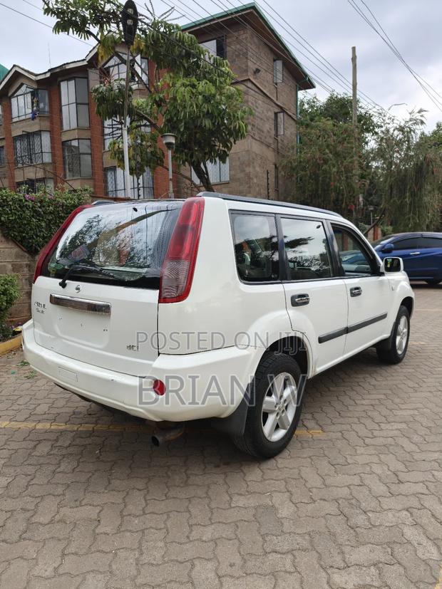 Nissan X-Trail 2010 Pearl
