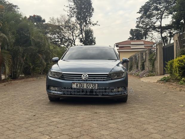 Volkswagen Passat 2018 Blue