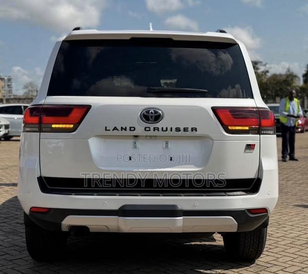 Toyota Land Cruiser 2023 White