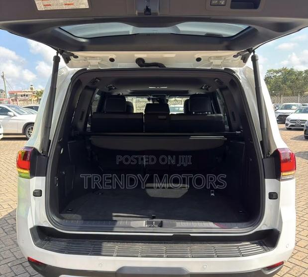 Toyota Land Cruiser 2023 White