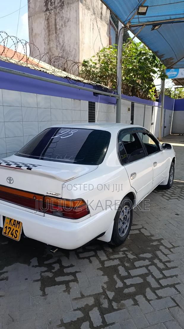 Toyota Corolla 1991 White