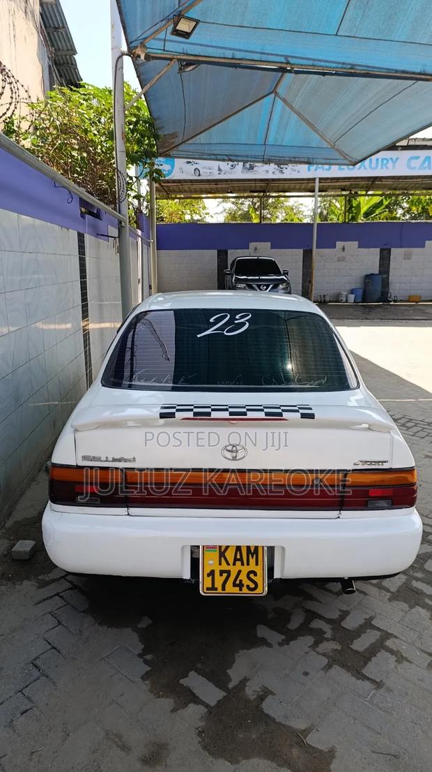 Toyota Corolla 1991 White