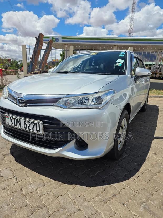 Toyota Corolla Fielder 2016 Silver