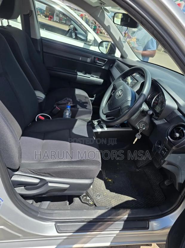 Toyota Corolla Fielder 2016 Silver