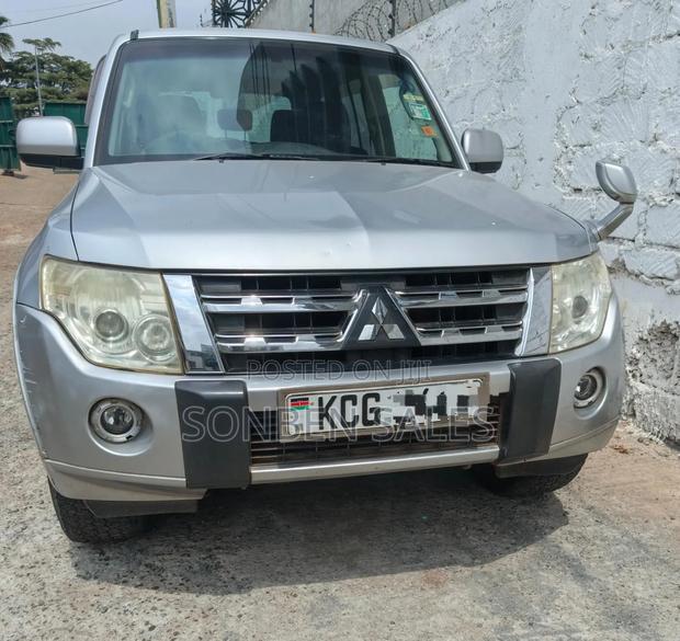 Mitsubishi Pajero 3.0 2010 Silver