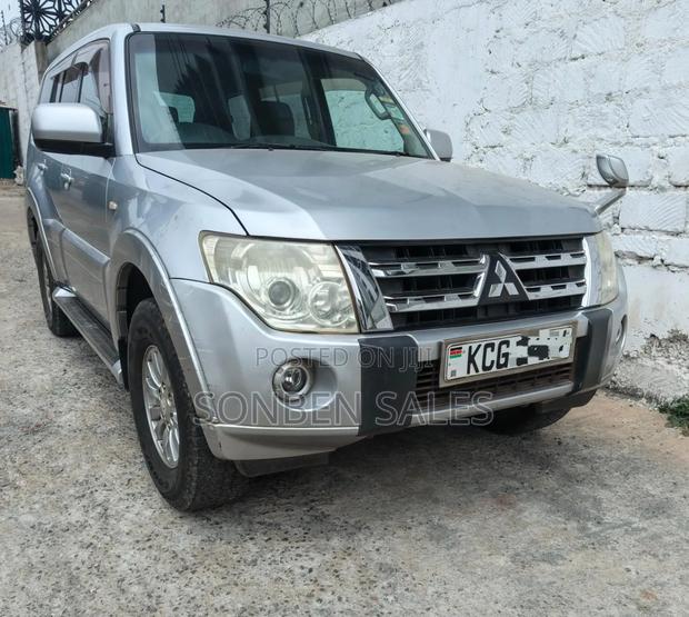 Mitsubishi Pajero 3.0 2010 Silver
