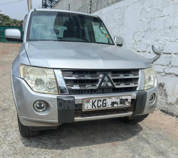 Mitsubishi Pajero 3.0 2010 Silver