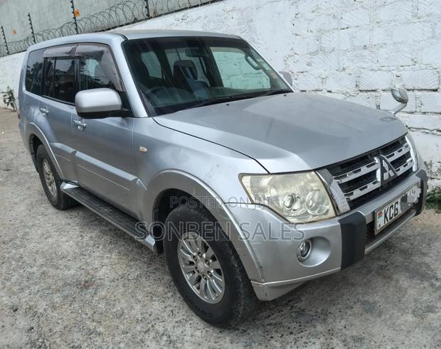 Mitsubishi Pajero 3.0 2010 Silver