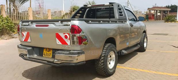 Toyota Hilux 2015 Silver