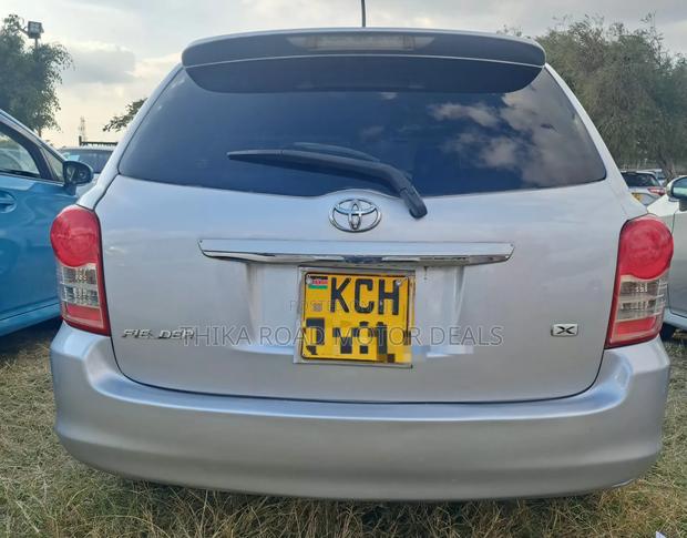 Toyota Corolla Fielder 2011 Silver