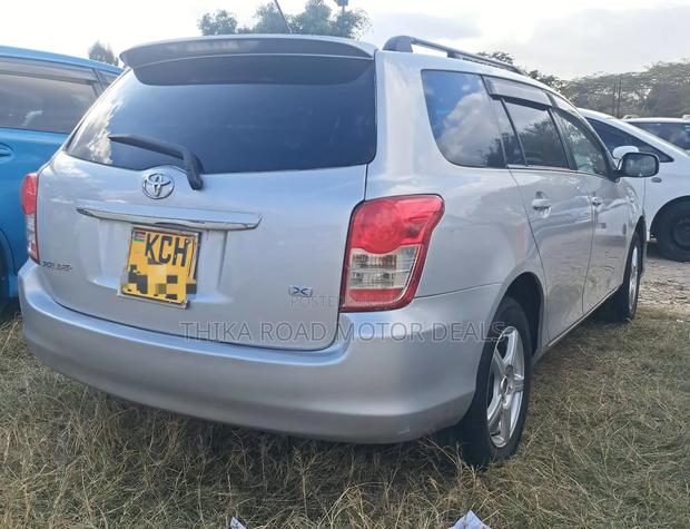 Toyota Corolla Fielder 2011 Silver