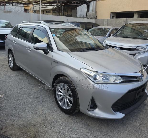 Toyota Corolla Fielder 2019 Silver