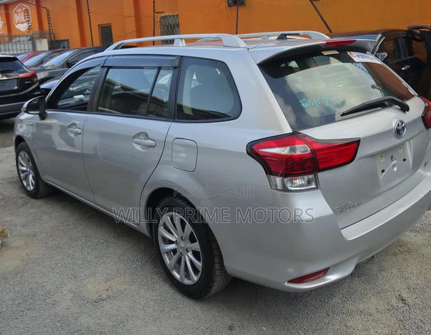 Toyota Corolla Fielder 2019 Silver
