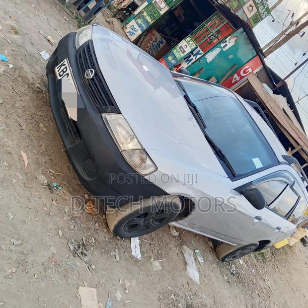 Nissan Advan 2004 Gray