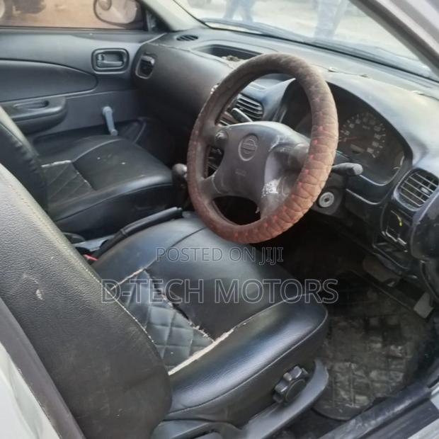 Nissan Advan 2004 Gray