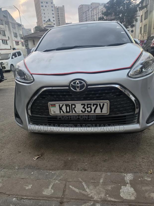Toyota Sienta 2019 Silver
