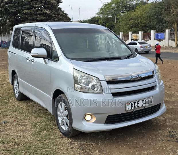 Toyota Noah 2008 Silver