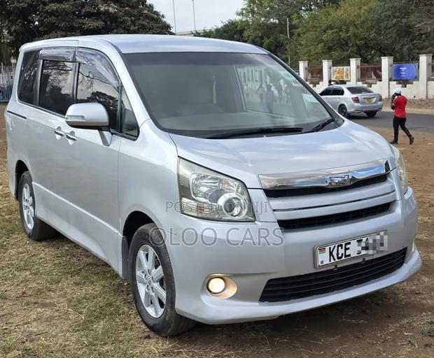 Toyota Noah 2008 Silver