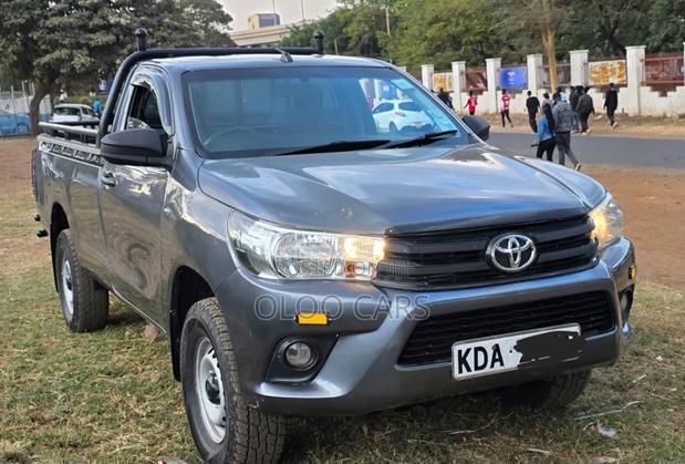 Toyota Hilux 2020 Silver