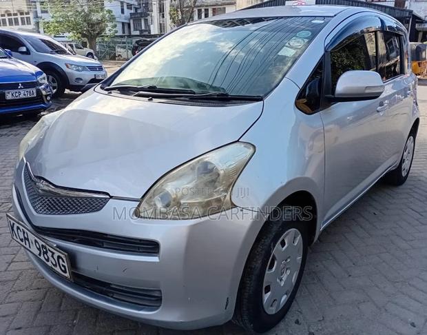 Toyota Ractis 2010 Silver