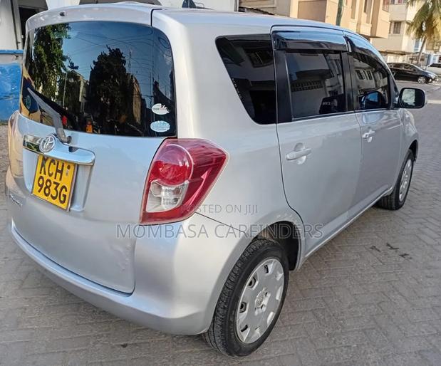 Toyota Ractis 2010 Silver