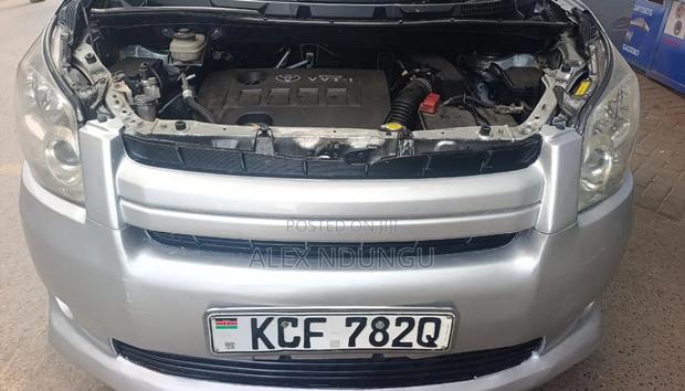 Toyota Noah 2009 Silver
