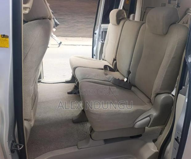Toyota Noah 2009 Silver