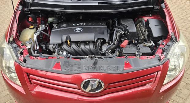 Toyota Auris 2010 Red