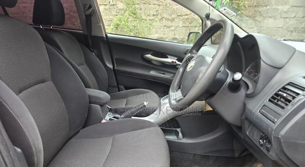 Toyota Auris 2010 Red