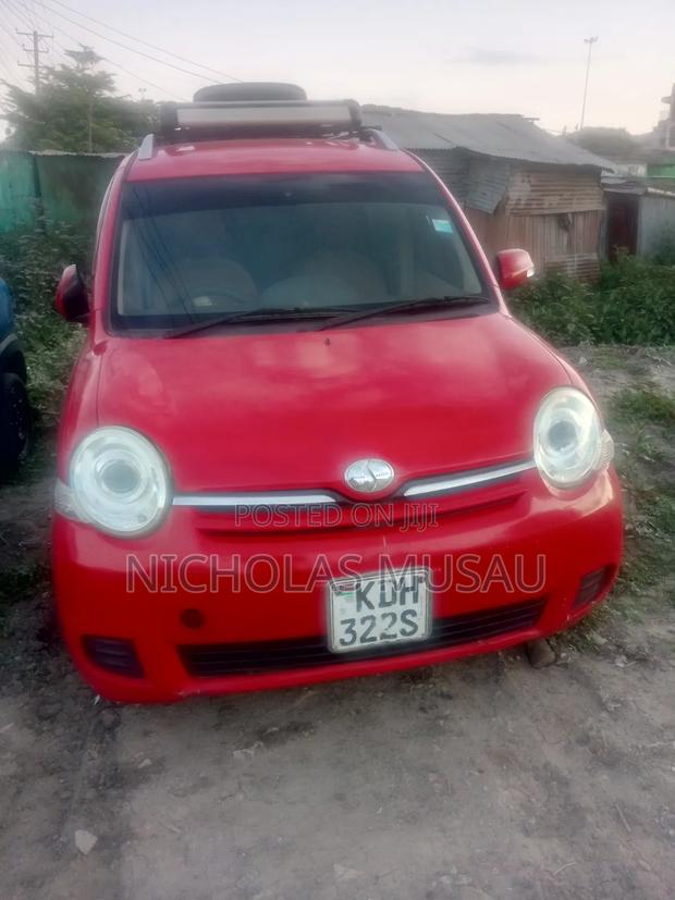 Toyota Sienta 2015 Red