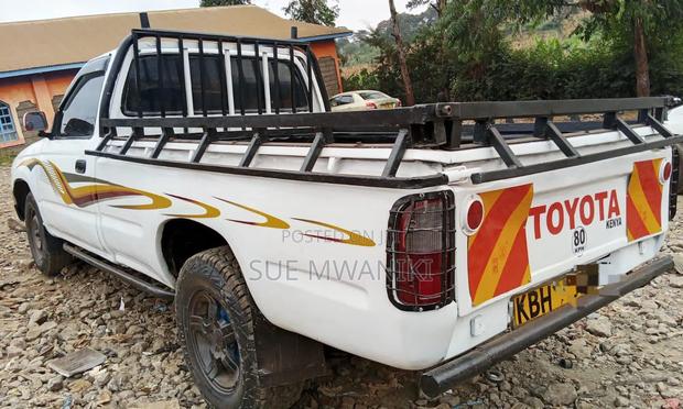 Toyota Hilux 2003 White