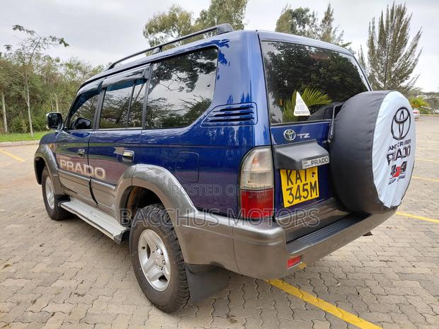 Toyota Land Cruiser Prado 2000 Blue