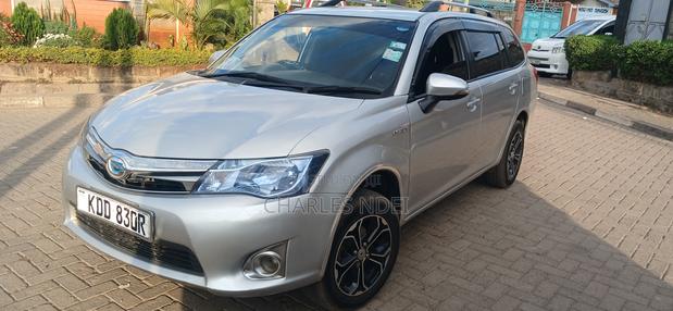 Toyota Corolla Fielder 1.5 Hybrid FWD 2014 Silver