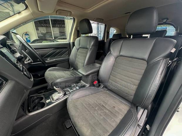 Mitsubishi Outlander 2.4 PHEV AWD 2019 Pearl