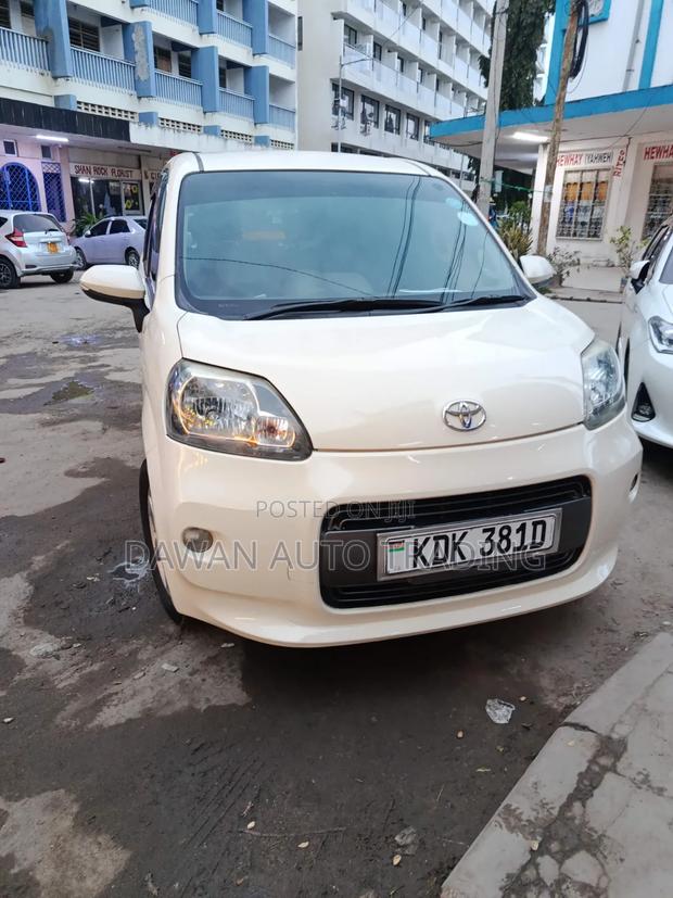 Toyota Porte 2015 Beige