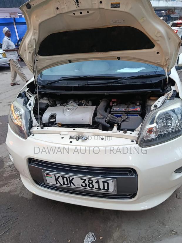 Toyota Porte 2015 Beige