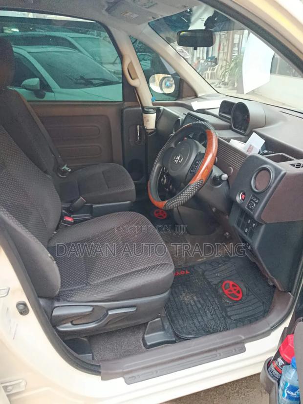 Toyota Porte 2015 Beige