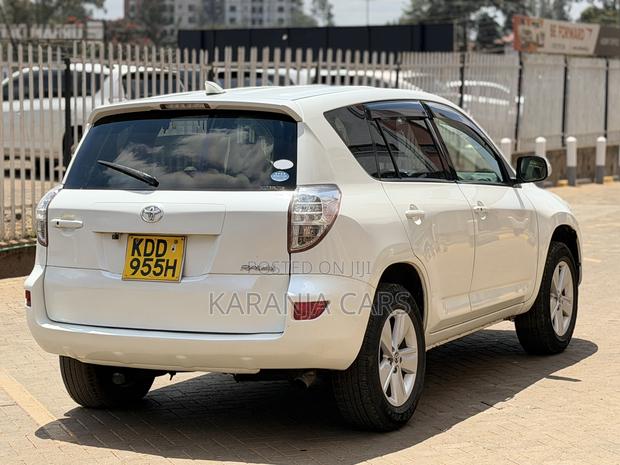 Toyota RAV4 LE 4dr SUV (2.5L 4cyl 6A) 2014 White
