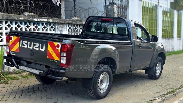 Isuzu D-MAX 2022 Gray