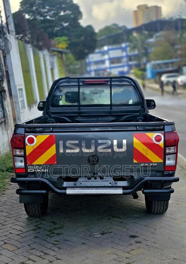 Isuzu D-MAX 2022 Gray