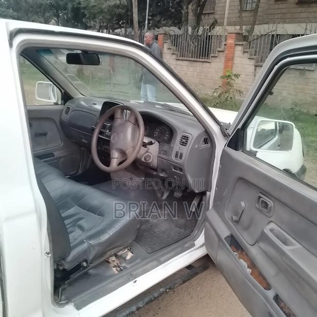 Nissan Hardbody 2007 White