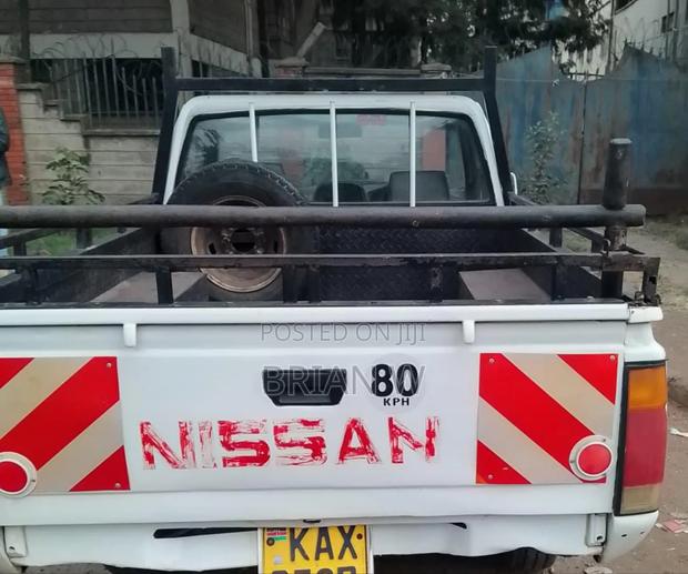 Nissan Hardbody 2007 White