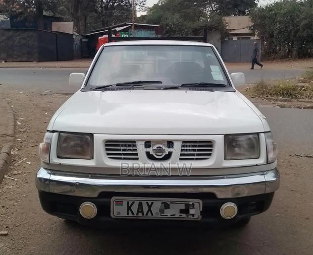 Nissan Hardbody 2007 White