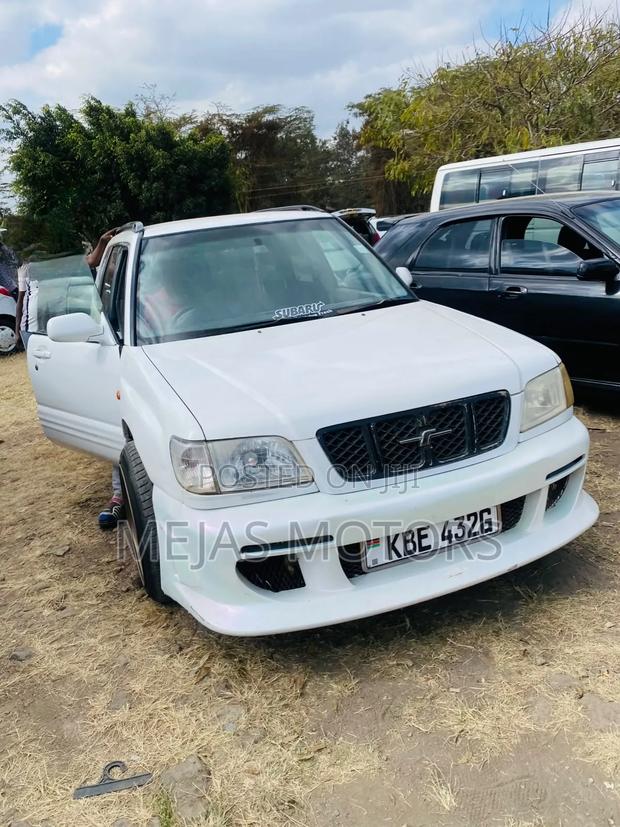Subaru Forester 2001 White