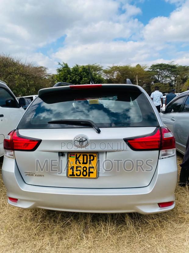 Toyota Corolla Fielder 2017 Silver