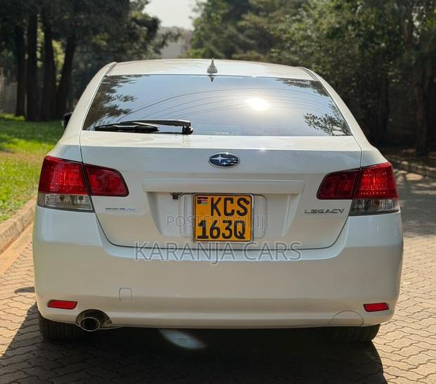 Subaru Legacy 2.5i 2011 White