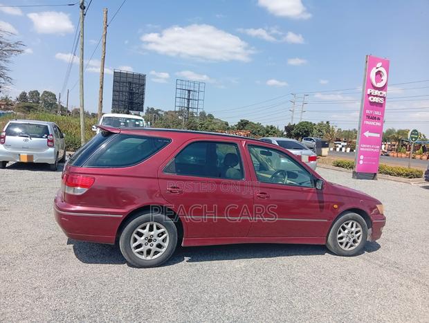 Toyota Vista 2000 Red