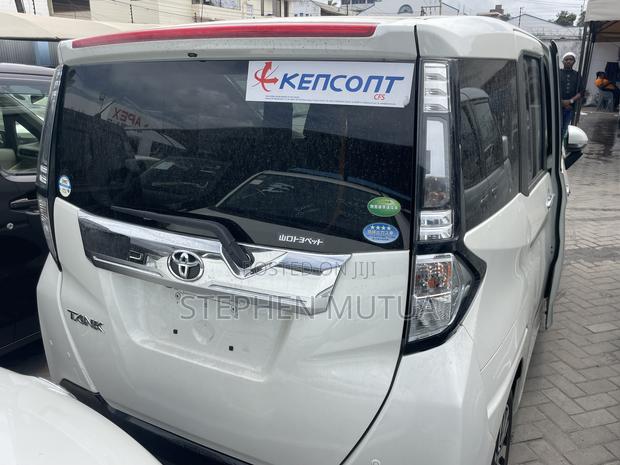 Toyota Tank 2019 White