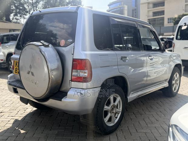Mitsubishi Pajero IO 2006 Silver