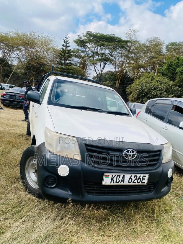 Toyota Hilux 2014 White